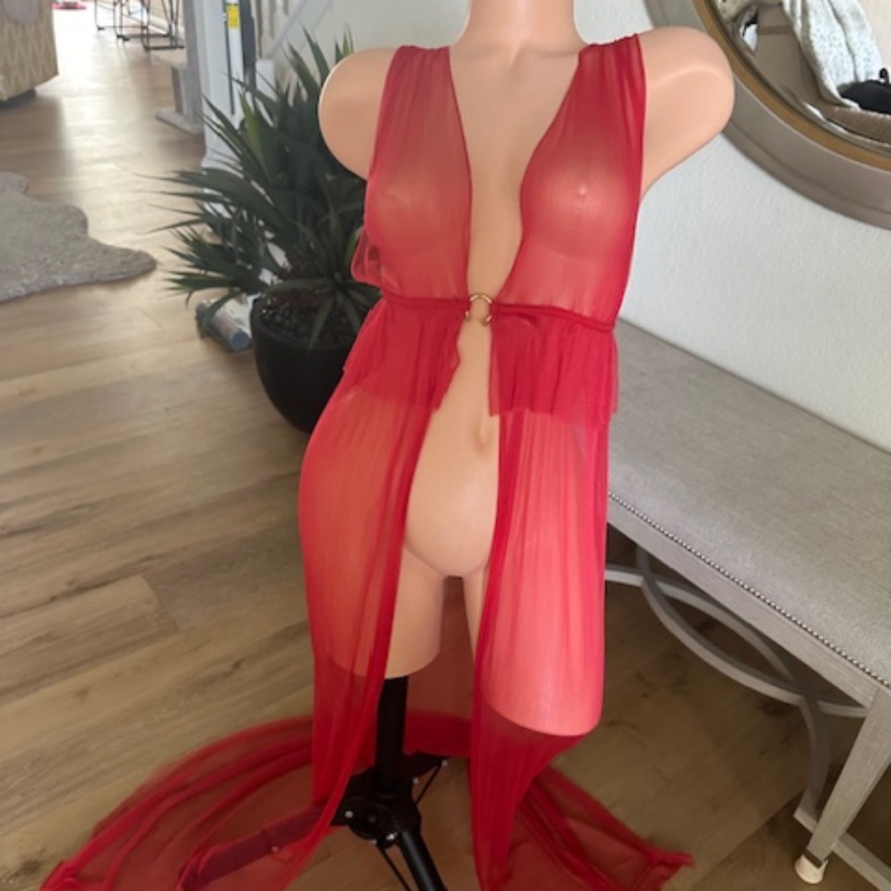 RARE mimi holiday Damaris SIN QUA NON  MEDIUM RED100% silk  NWOT.